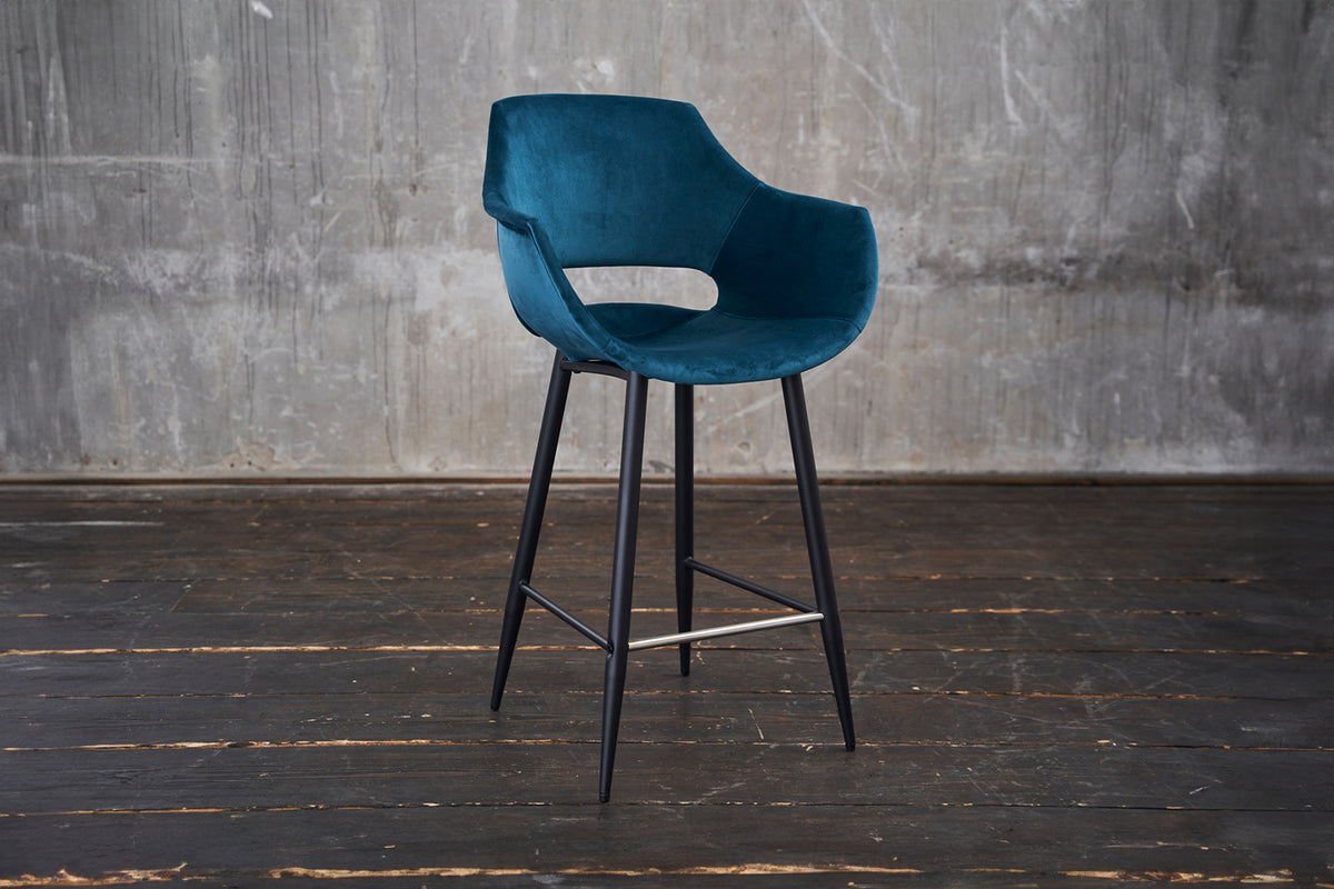 B-Ware KAWOLA Thekenhocker ZAJA Barstuhl Sitzhöhe 65 cm Velvet petrol