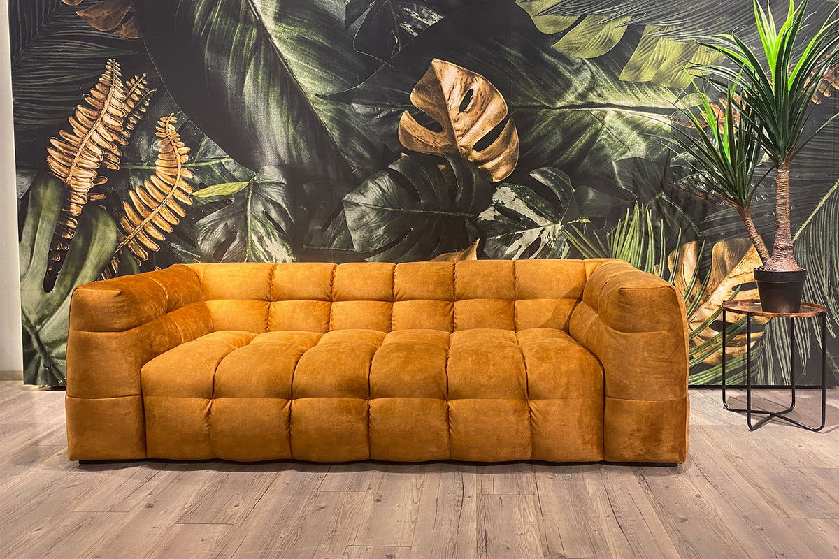 KAWOLA Sofa ROSARIO Velvet gold, 2-Sitzer