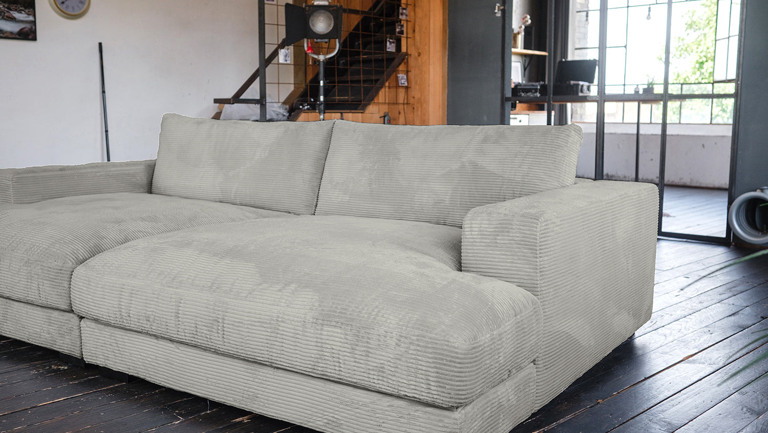 KAWOLA Big Sofa MADELINE Cord hellgrau mit Hocker und 4 Zierkissen