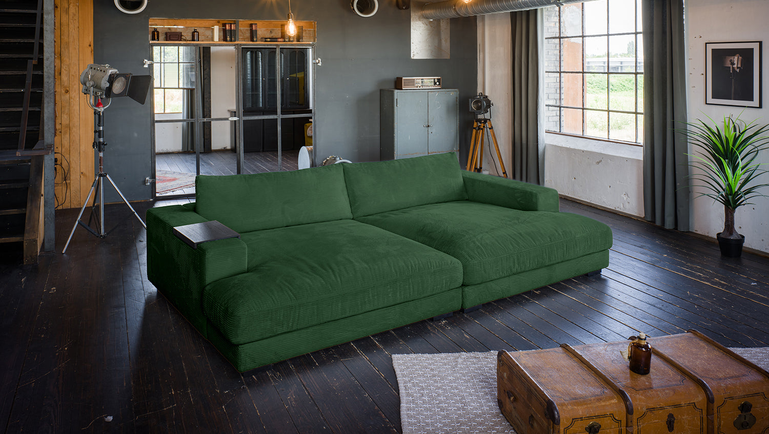 KAWOLA Big Sofa MADELINE Cord smaragd, 290 x 170, mit Holztablett schwarz