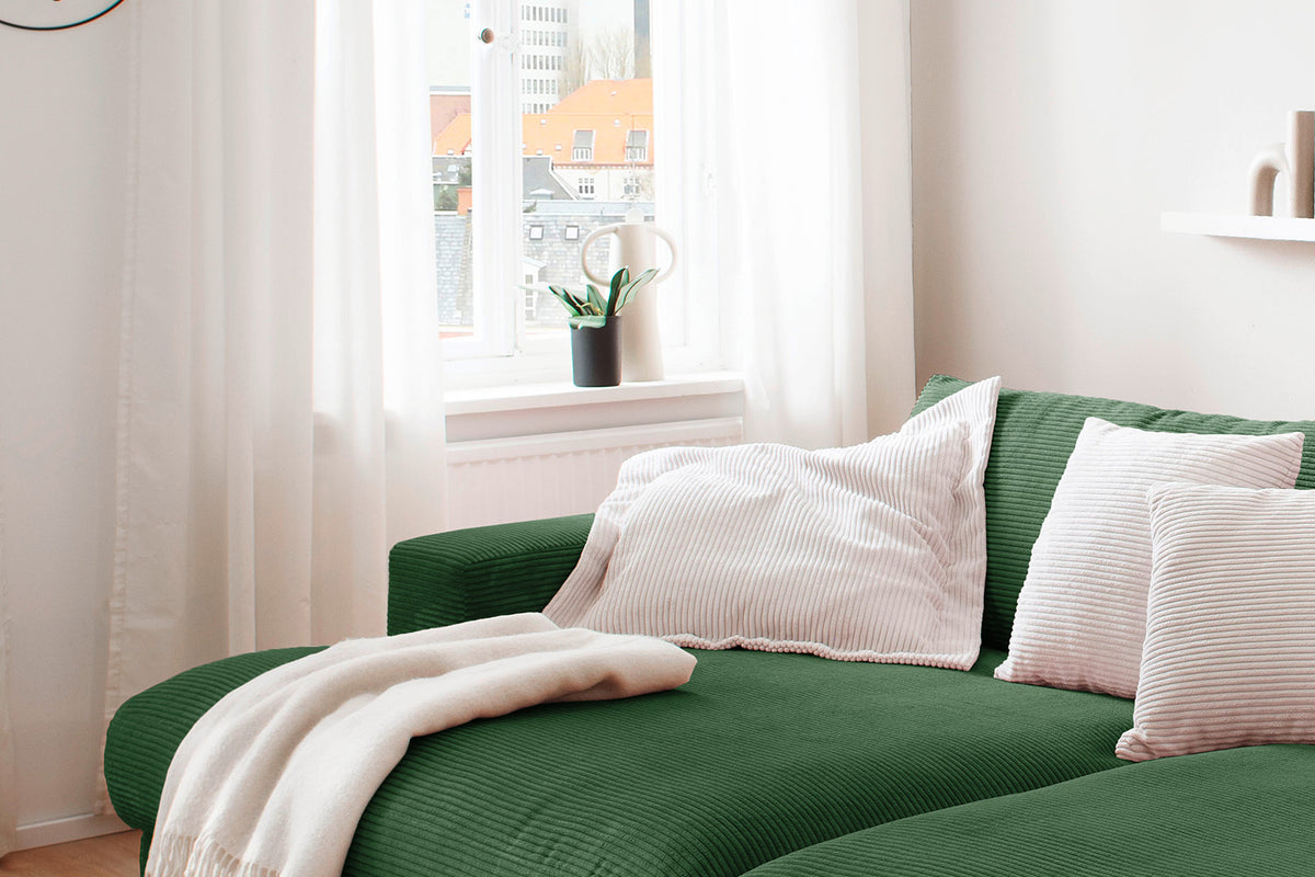 KAWOLA Big Sofa MADELINE Cord smaragd