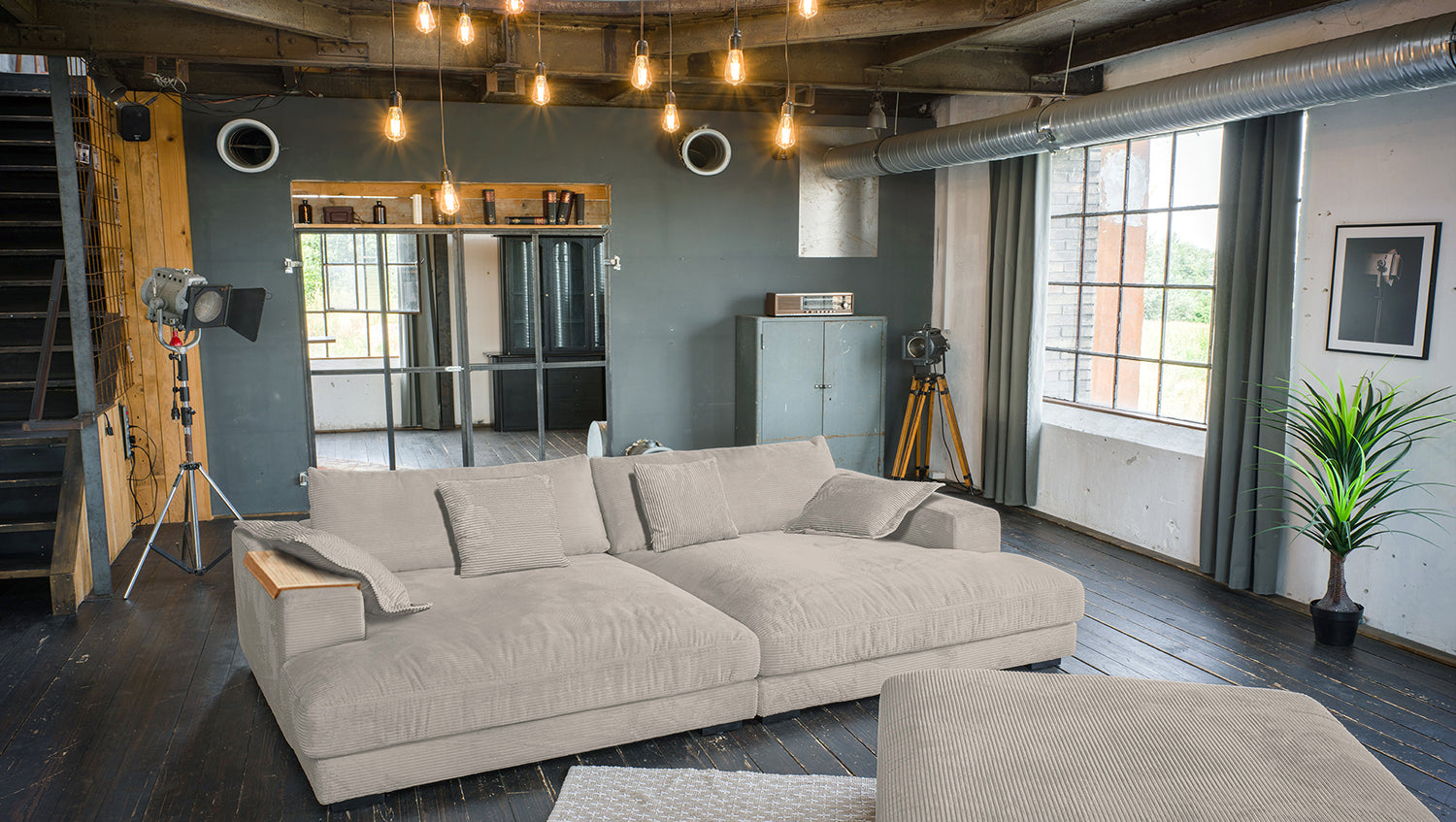 KAWOLA Big Sofa MADELINE Cord taupe mit Hocker und 4 Zierkissen, mit Holztablett natur