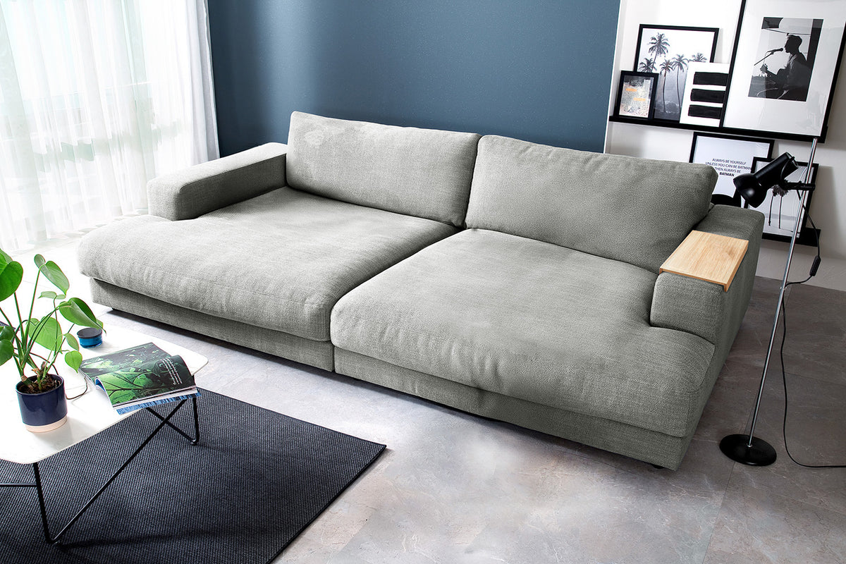 KAWOLA Big Sofa MADELINE Stoff silber, 290 x 170, mit Holztablett natur