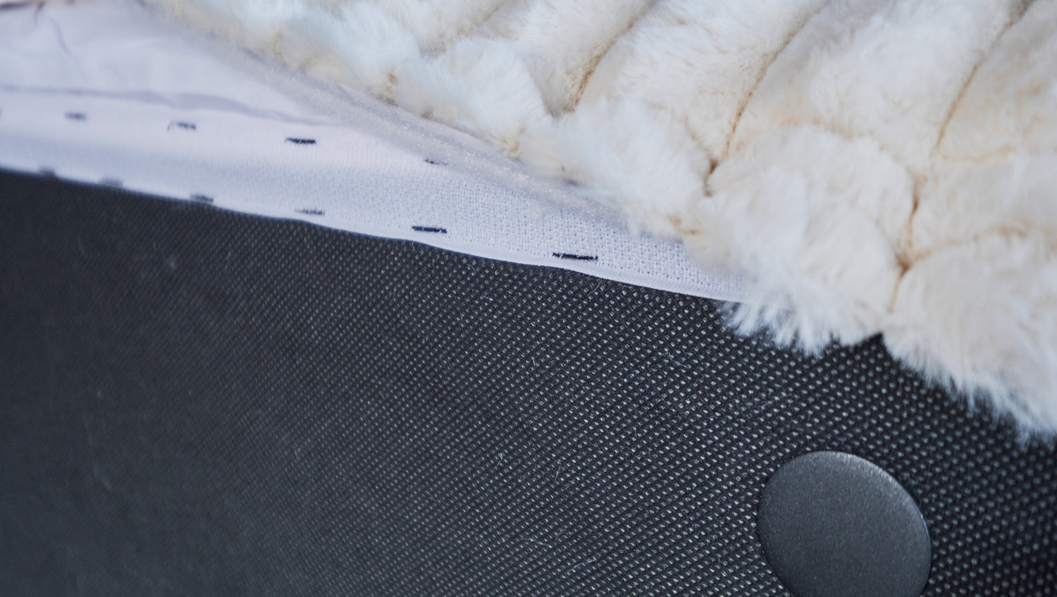 KAWOLA Hocker WIOLO SOFT Polsterhocker mit Rückenkissen Weicher Breitcord cremeweiß