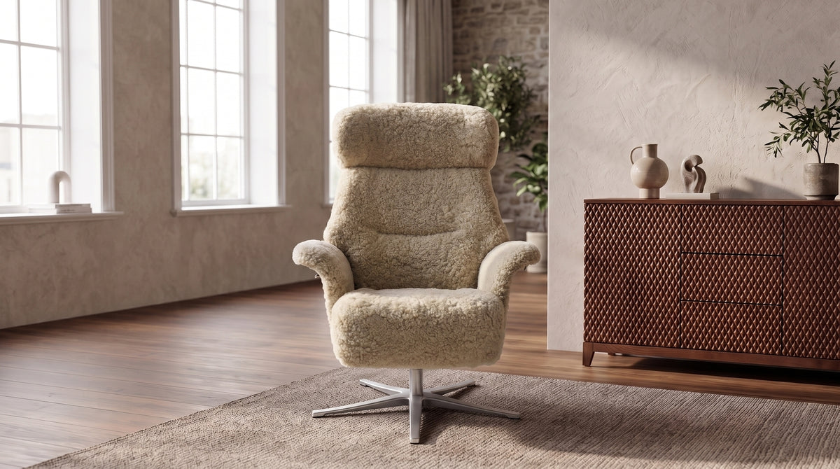 KAWOLA Sessel TOSAR Relaxsessel drehbar Schaffell beige mit Hocker
