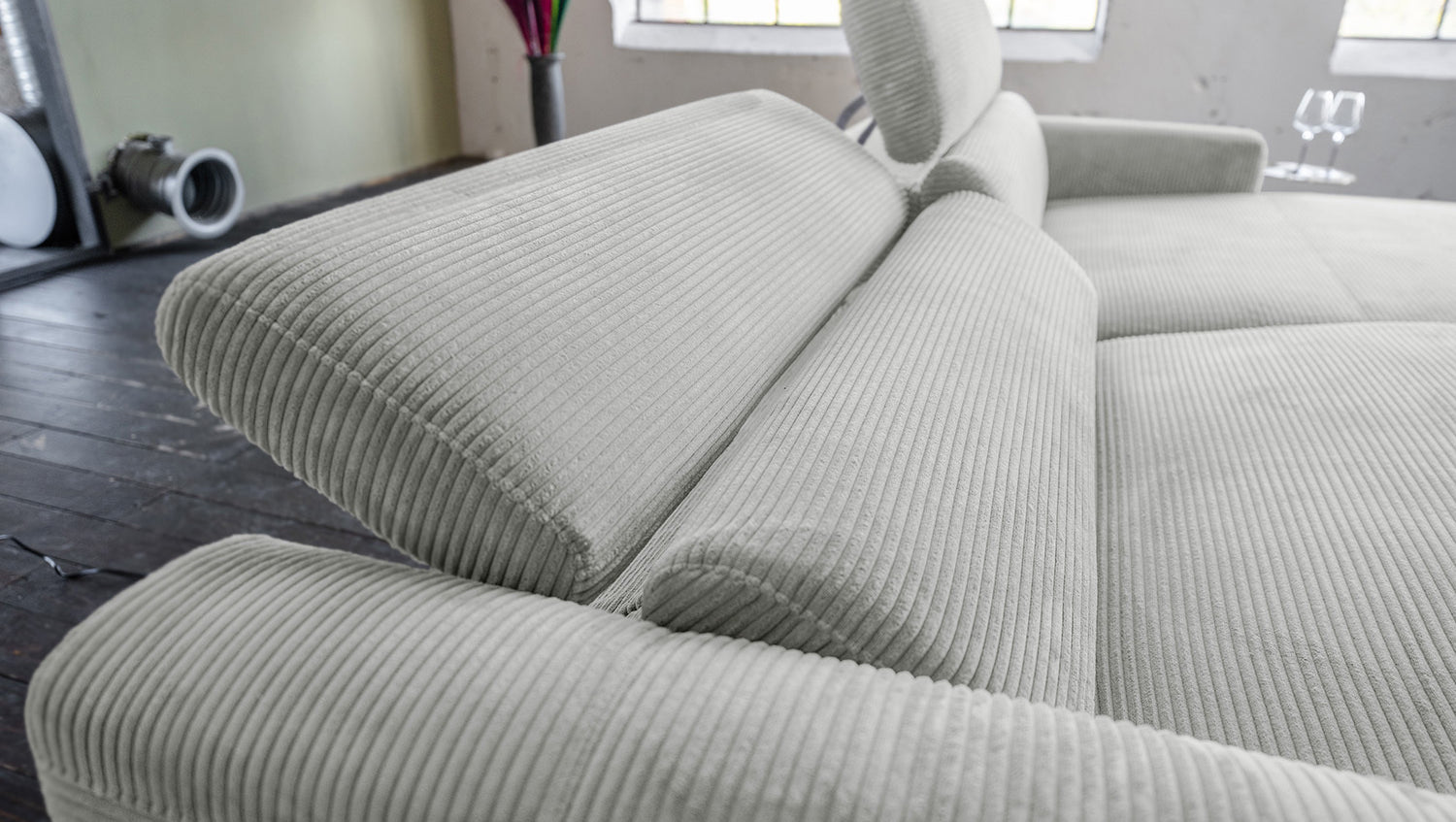 KAWOLA Sofa LAISKA Ecksofa Relaxfunktion teilmotorisch Cord hellgrau