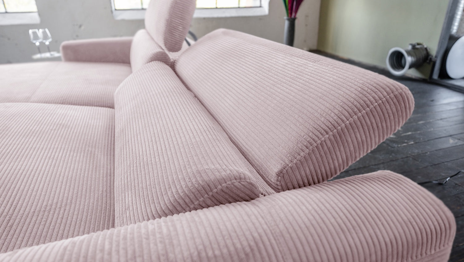 KAWOLA Sofa LAISKA Ecksofa Relaxfunktion teilmotorisch Cord rosa