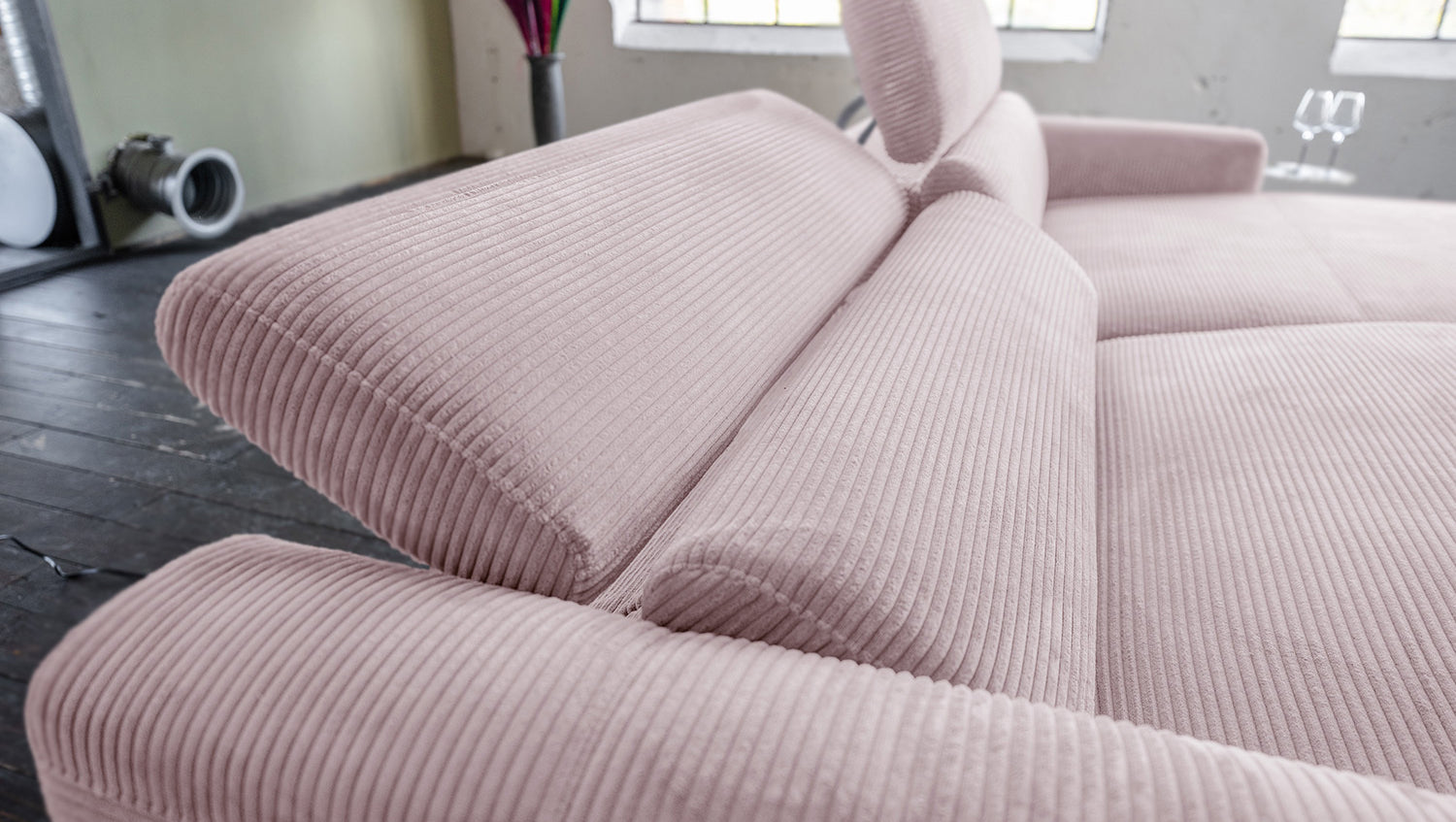KAWOLA Sofa LAISKA Ecksofa Relaxfunktion teilmotorisch Cord rosa