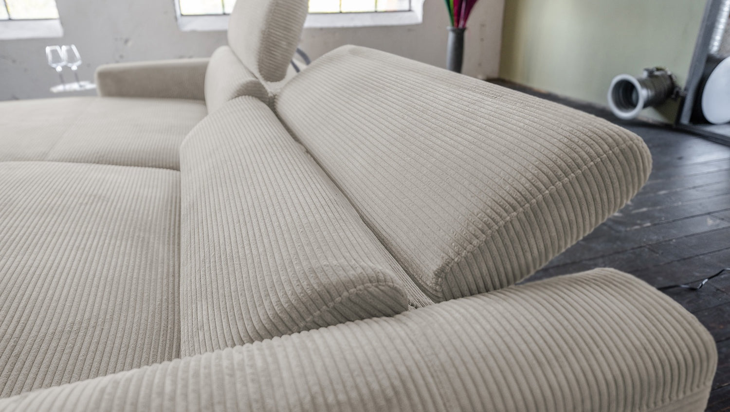 KAWOLA Sofa LAISKA Ecksofa Relaxfunktion teilmotorisch Cord steingrau