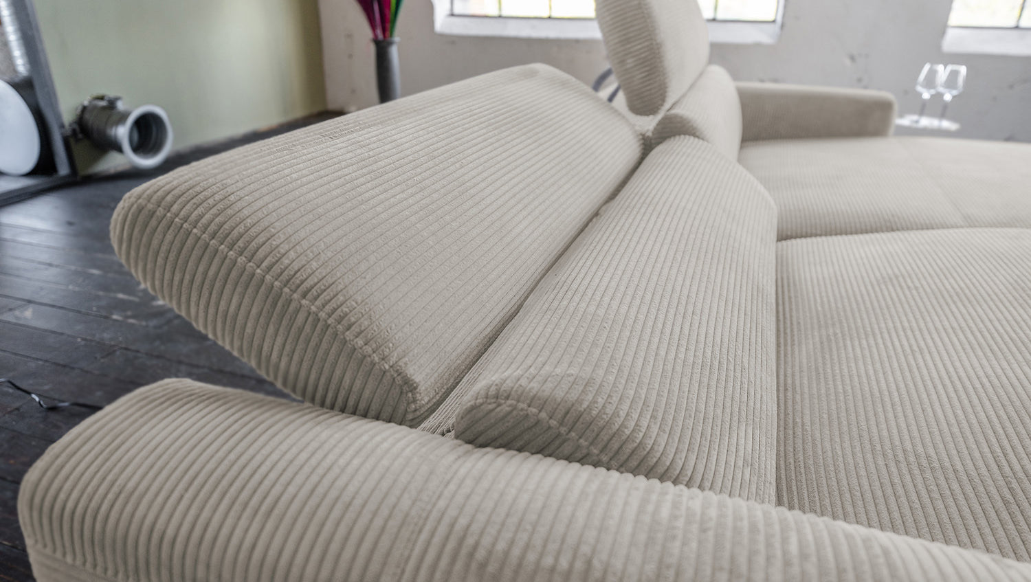 KAWOLA Sofa LAISKA Ecksofa Relaxfunktion teilmotorisch Cord steingrau