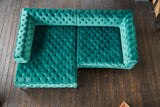 KAWOLA Sofa NARLA Ecksofa Chesterfield Stoff velvet grün Recamiere links