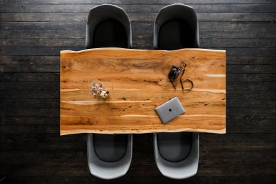 KAWOLA Esstisch LORE massiv mit Baumkante Fußfarbe schwarz oder silber 140 x 85 cm;schwarz