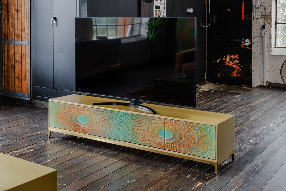 KAWOLA Lowboard LAGO TV-Board 4 Türen Glas grün Fuß Edelstahl goldfarben