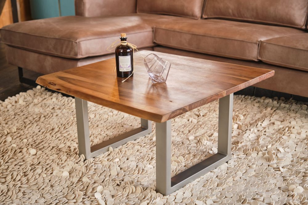 KAWOLA Couchtisch LORE massiv mit Baumkante Fuß silber