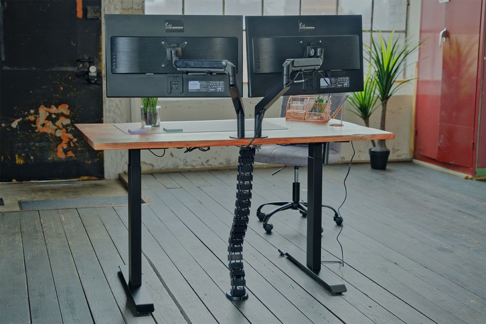 KAWOLA Schreibtisch LORA mit Monitorhalterung elektrisch höhenverstellbar mit Baumkante Nussbaumfarben massiv