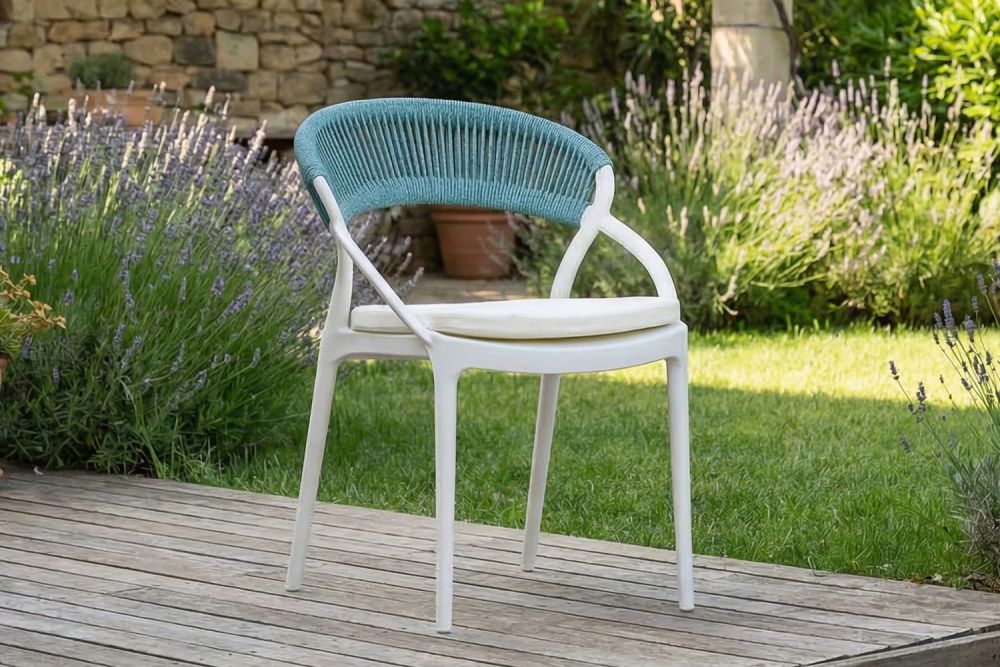 KAWOLA Gartenstuhl KISO Outdoor weiß mit Kissen Rückenlehne Rope hellblau