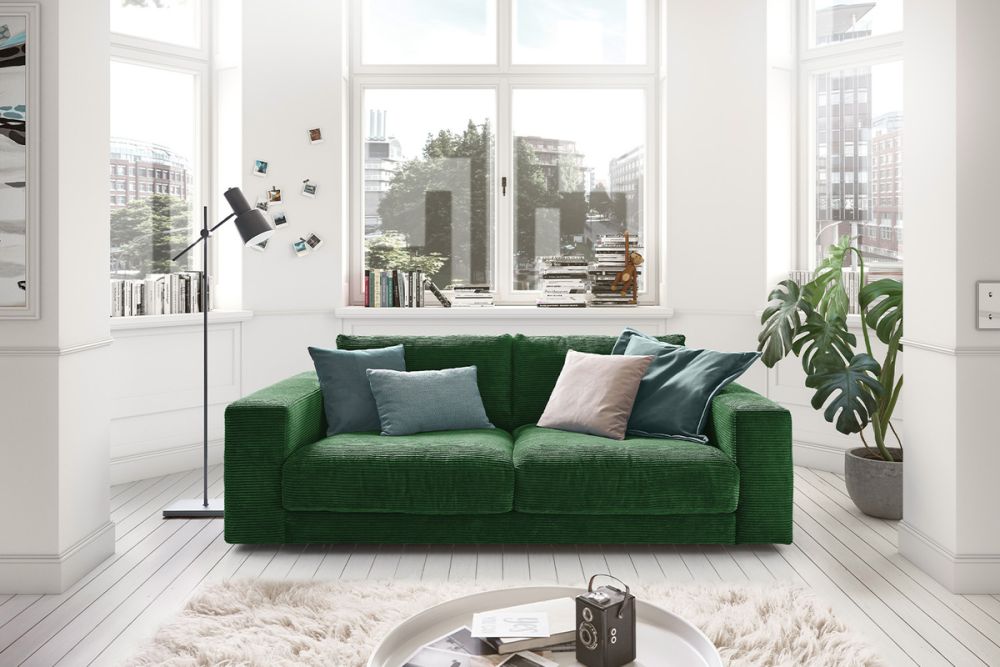 KAWOLA Sofa MADELINE 2-Sitzer Cord smaragd