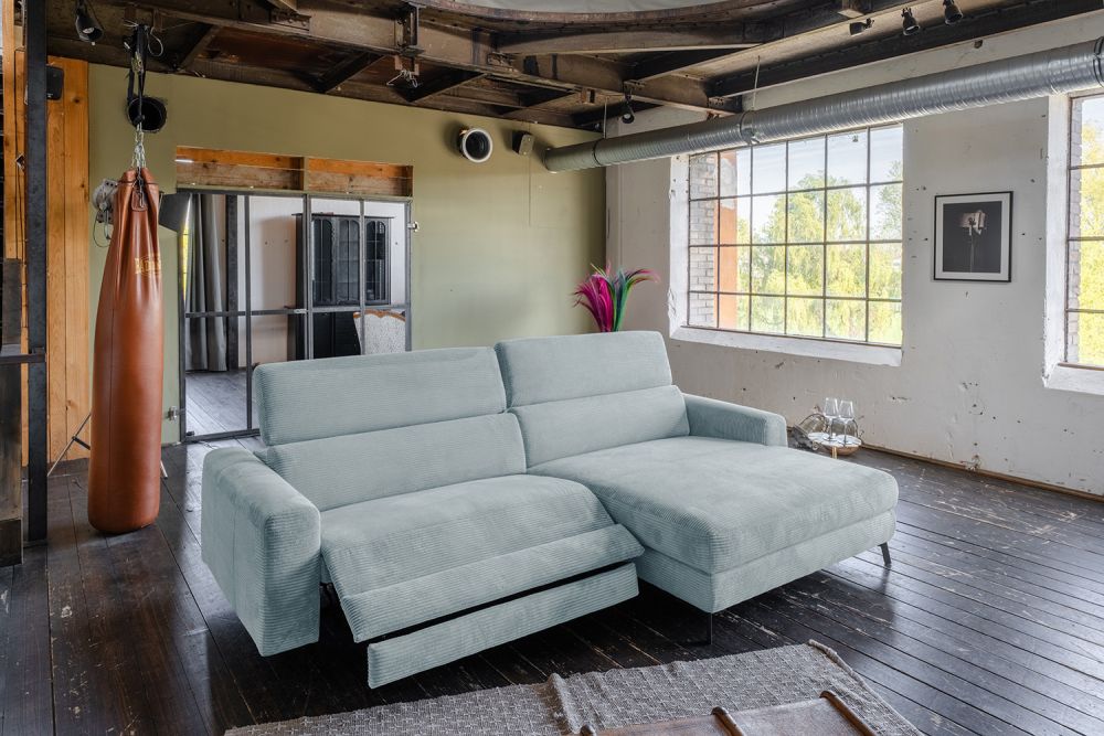 KAWOLA Sofa LAISKA Ecksofa Relaxfunktion teilmotorisch Cord hellblau