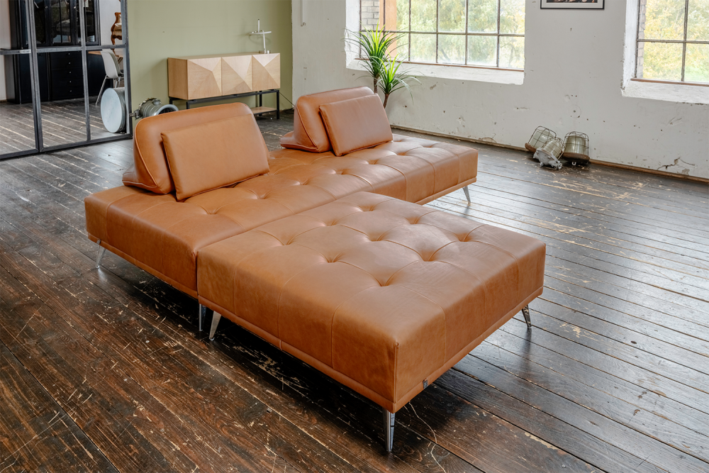 KAWOLA Sofa WIOLO Schlafsofa Daybed mit Hocker Leder cognac