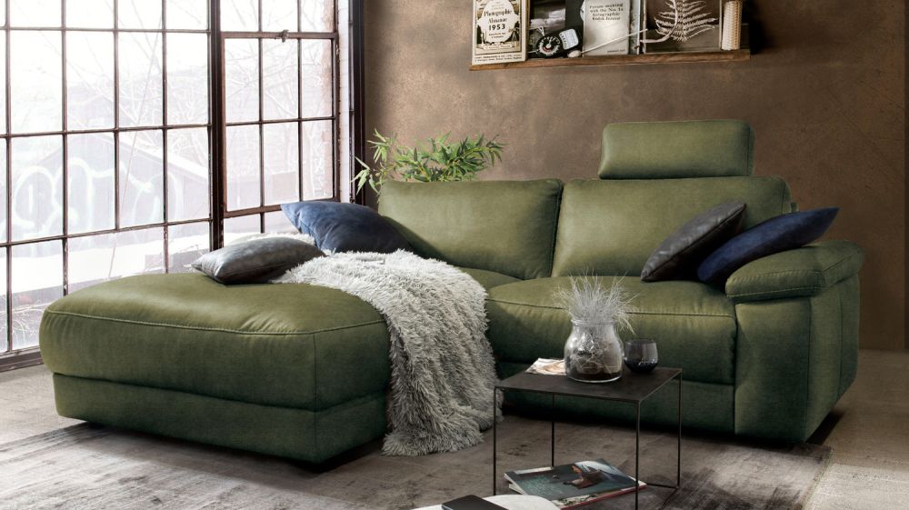 KAWOLA Sofa LOLA Ecksofa Stoff moosgrün mit motorischer Relaxfunktion